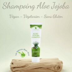Shampoing Aloe-Jojoba Forever, végan et sans gluten, posé sur du bois flotté