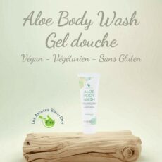 Aloe Body Wash gel douche Forever, 236 ml, végan et sans gluten, posé sur bois flotté
