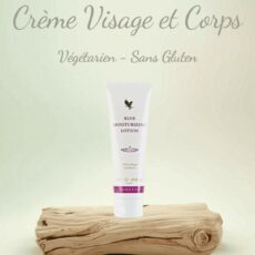 Cette crème visage et corps à l'aloès rend la peau plus souple, plus rebondie