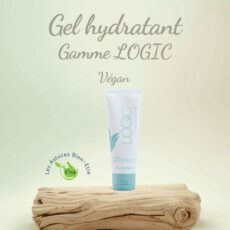 gel hydratant aloe vera Logic by Forever, tube vegan sur bois flotté