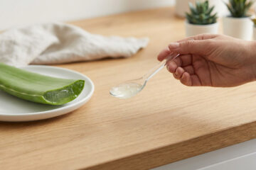 gel d'aloe vera dans une cuillère pour prendre soin de sa santé digestive